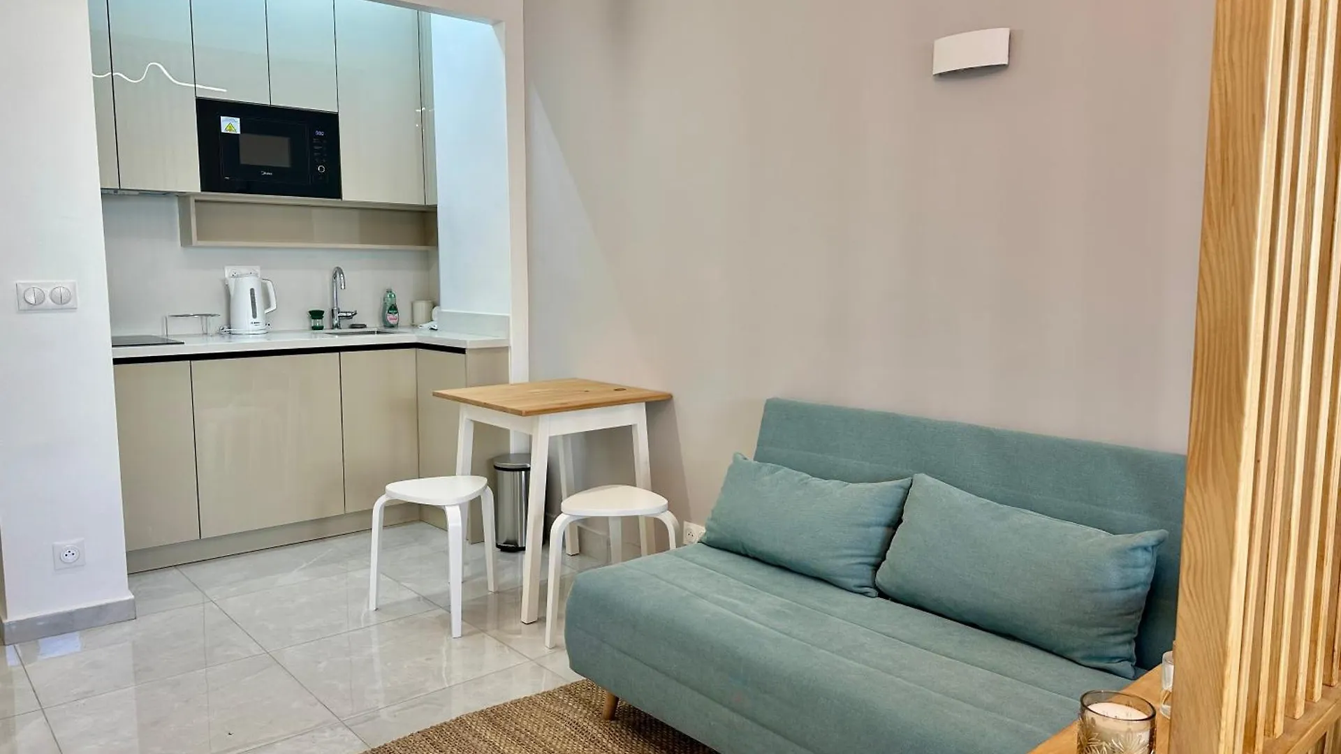 Comfortable Apartment Near Marais Beaubourg Paris France
